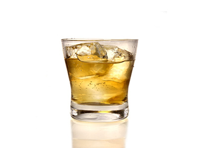 https://cdn1.foodviva.com/static-content/food-images/brandy-recipes/stinger-drink/stinger-drink.jpg