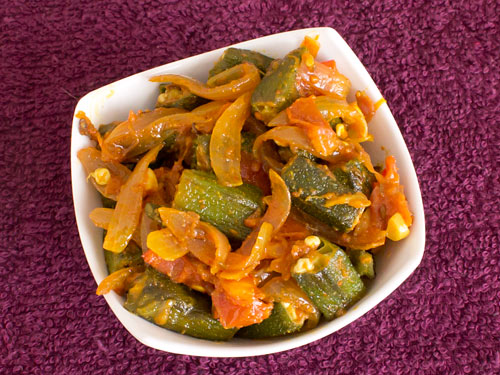 Spicy Stir-Fried Okra and Onion Curry