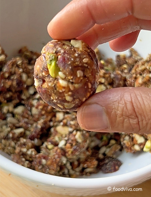 Energy Balls with Dates and Nuts in 10 minutes
