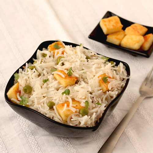 paneer-pulao-recipe-spicy-steamed-rice-with-paneer-and-peas