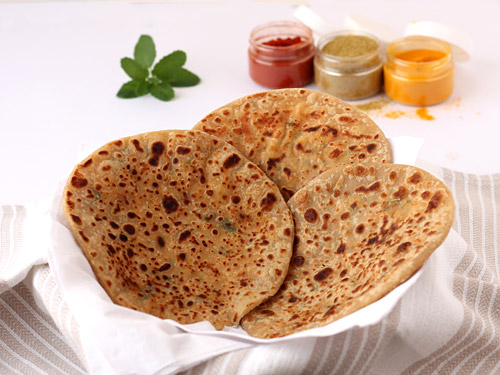 https://cdn1.foodviva.com/static-content/food-images/paneer-recipes/paneer-paratha-recipe/paneer-paratha-recipe.jpg