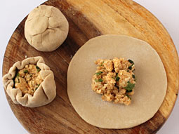 Paneer Paratha Recipe - With Lightly Spiced Grated Paneer Stuffing