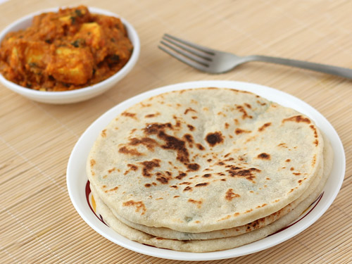 Paneer Kulcha Recipe - Soft Kulcha Stuffed with Spiced Paneer