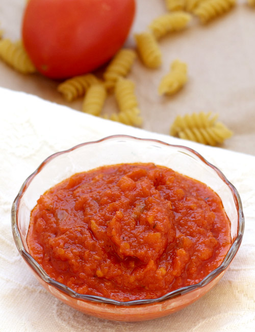 Tomato Pasta Sauce Recipe - With Onion, Garlic, Oregano, Basil and Spices