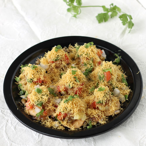 Sev Puri Recipe - Tongue Tickling Indian Sev Batata Puri Chaat