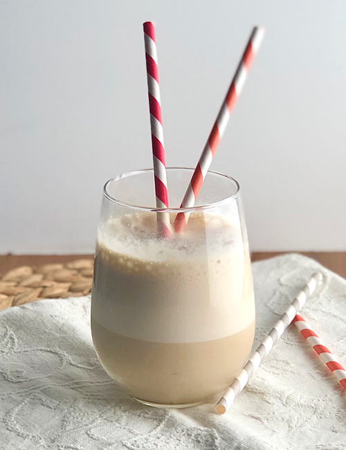 https://cdn1.foodviva.com/static-content/food-images/summer-recipes/cold-coffee/cold-coffee.jpg